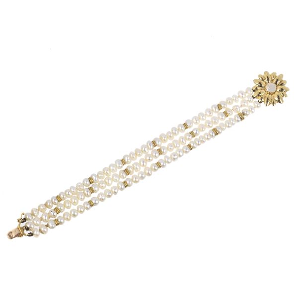 Bracelet in 18 kt yellow gold and freshwater pearls