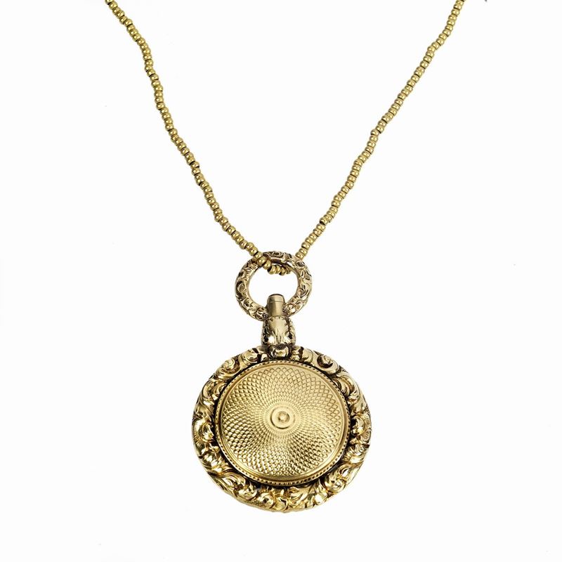 Lunga collana in oro giallo e pendente in oro 9 kt