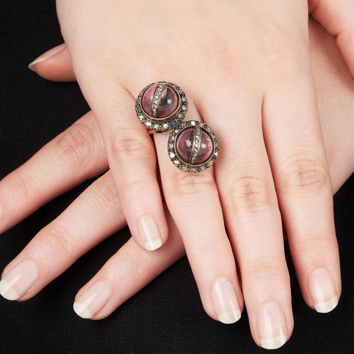 Grande anello in oro rosa 18 kt, ametista e rose di diamante