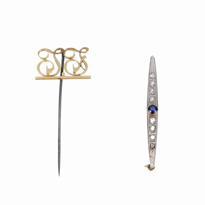 Lotto di una spilla a barretta ed un fermacravatta in oro giallo 18 kt e metallo