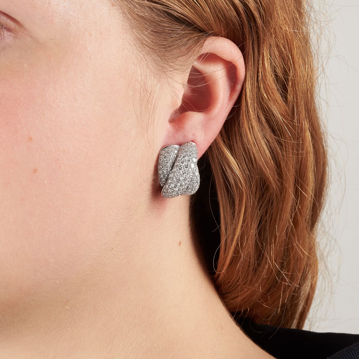 Paio di orecchini Nodo in oro bianco 18 kt e diamanti firmati Princess