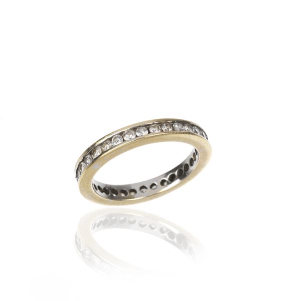 Anello eternity in oro bianco 18 kt e diamanti