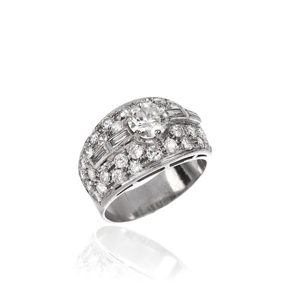 Band ring in 18 kt white gold and diamonds