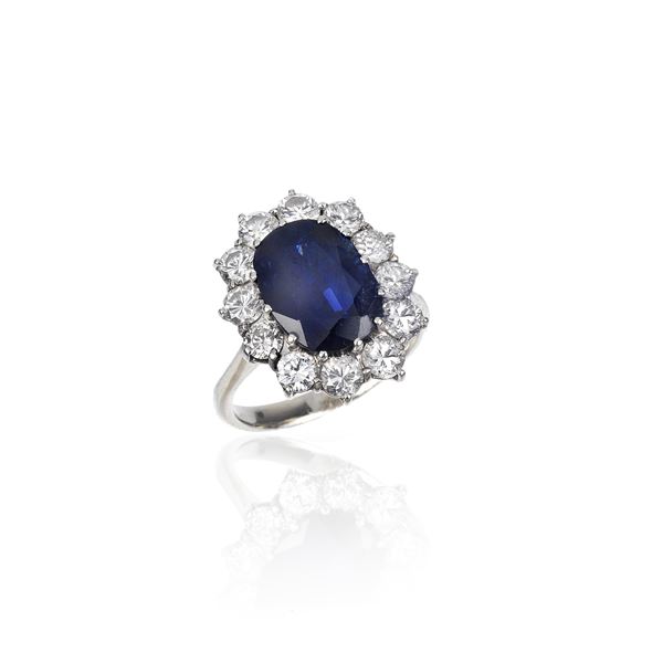 Daisy ring in white gold, diamonds and sapphire