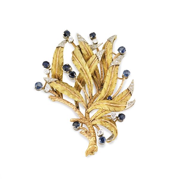Large floral brooch in 18 kt yellow, pink and white gold, diamonds and sapphires