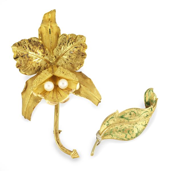 Large orchid brooch in yellow gold and pearl and leaf brooch in yellow gold and green enamel