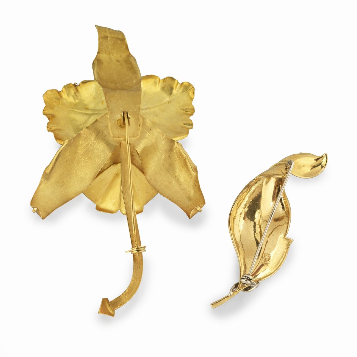 Grande spilla Orchidea in oro giallo e perla e spilla Foglia in oro giallo e smalto verde