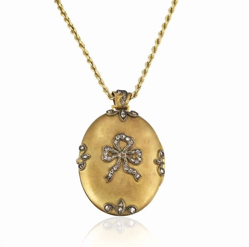 Grande porta-ritratti in oro giallo 14 kt e rose di diamante e catena in oro giallo 18 kt