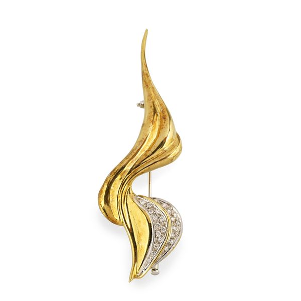 Fancy brooch in 18 kt yellow gold and diamonds