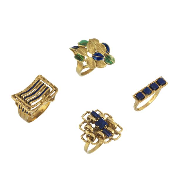 Quattro anelli in oro giallo 18 kt, lapislazzuli e smalti blu e verde