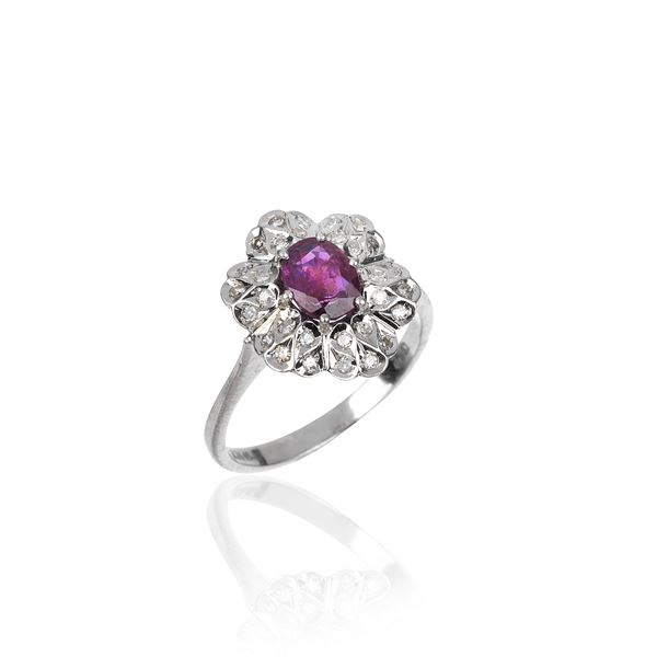 Daisy ring in white gold, diamonds and ruby