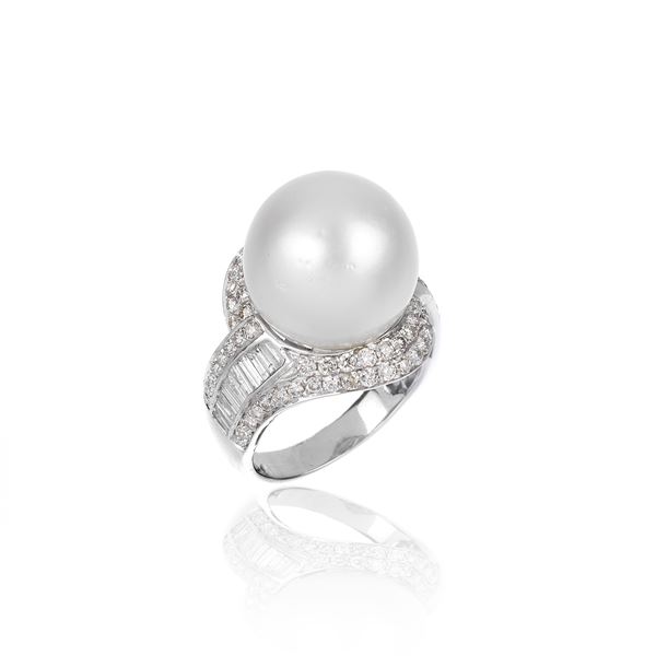 Ring in white gold, diamonds and large pearl