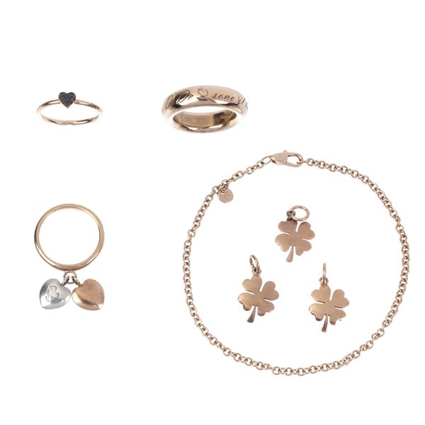 POMELLATO - Lot of three rings, three four-leaf clover pendants and a Dodo 9 kt rose gold link bracelet