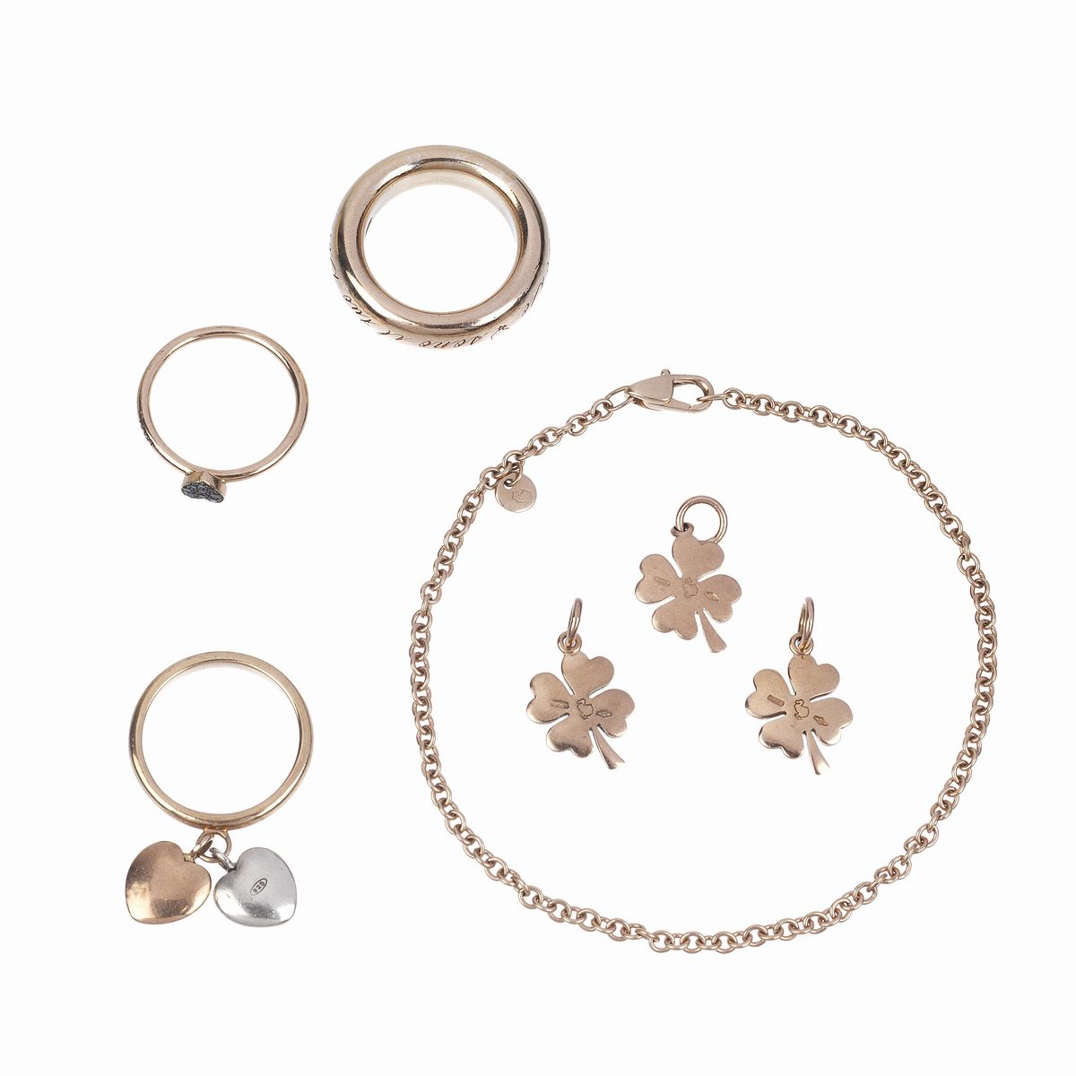 Pomellato - Lotto di Tre Anelli, Tre Pendenti Quadrifoglio e un Bracciale a Maglie in Oro Rosa Do...