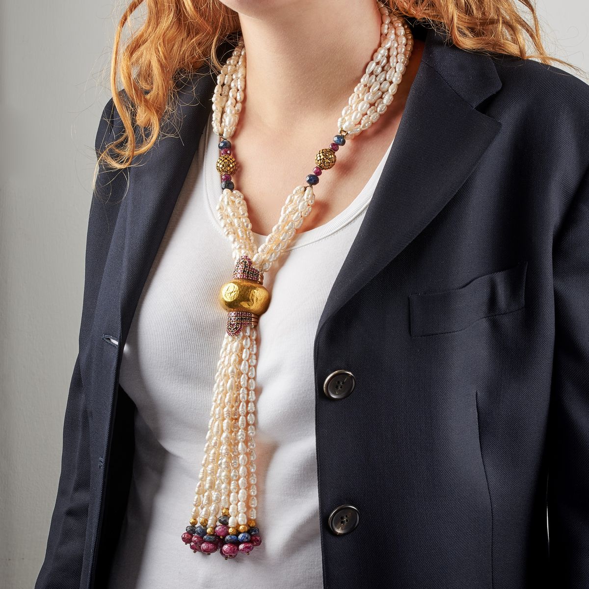 Lunga Collana in Oro Giallo e Oro Rosa 18 Kt, Perle di Fiume, Zaffiri e Rubini