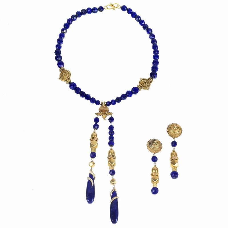 Collana con Lunghi Pendenti e Paio di Orecchini a Clip in Oro Giallo 18 Kt, Diamanti e Lapislazzu...