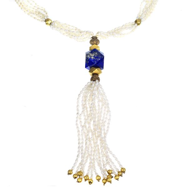 Long necklace in 18 kt yellow gold, freshwater pearls and lapis lazuli