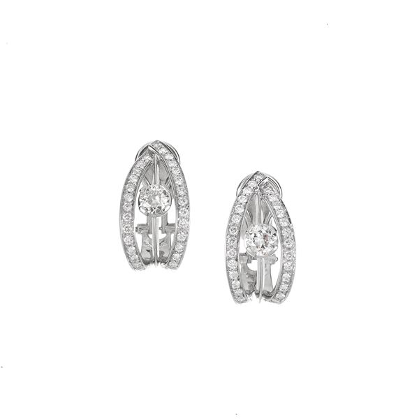 Pair of 18 kt white gold and diamond pendant earrings