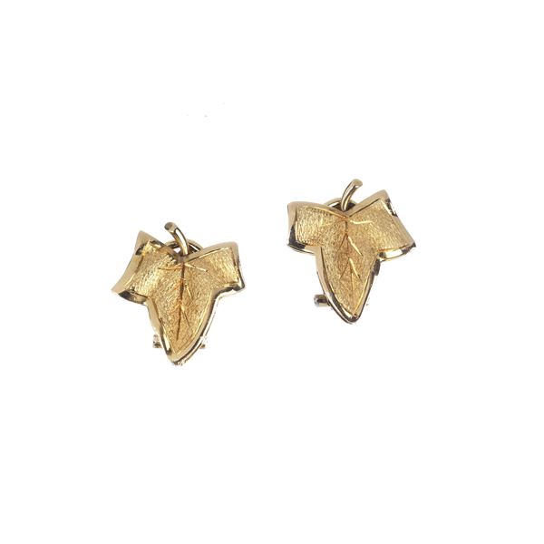 Pair of engraved rose gold Foglie earrings