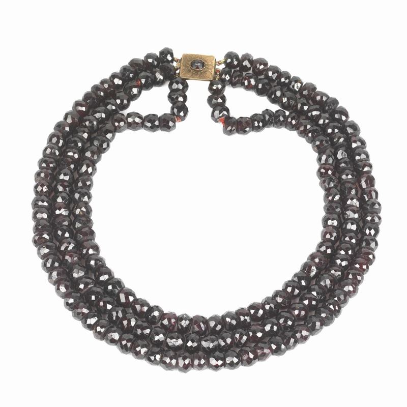 Collana a Tre Fili in Granato e Oro 9 Kt