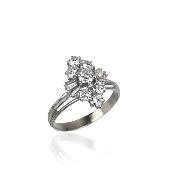 18 kt white gold and diamond ring