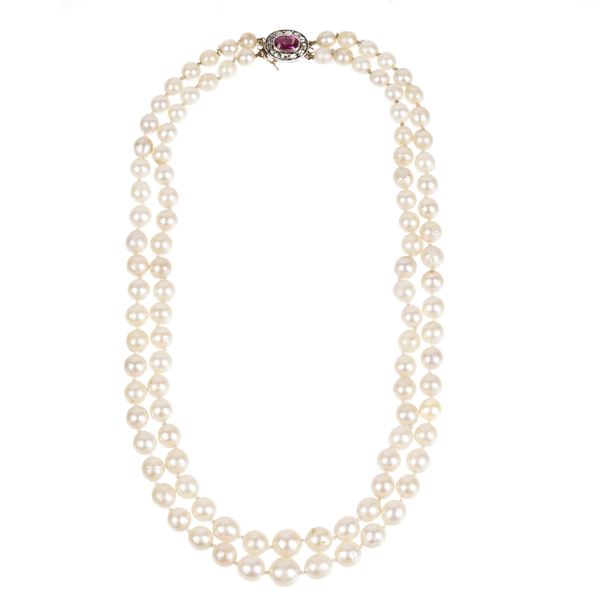 Double strand in pearls, 18 kt yellow and white gold, diamonds and ruby