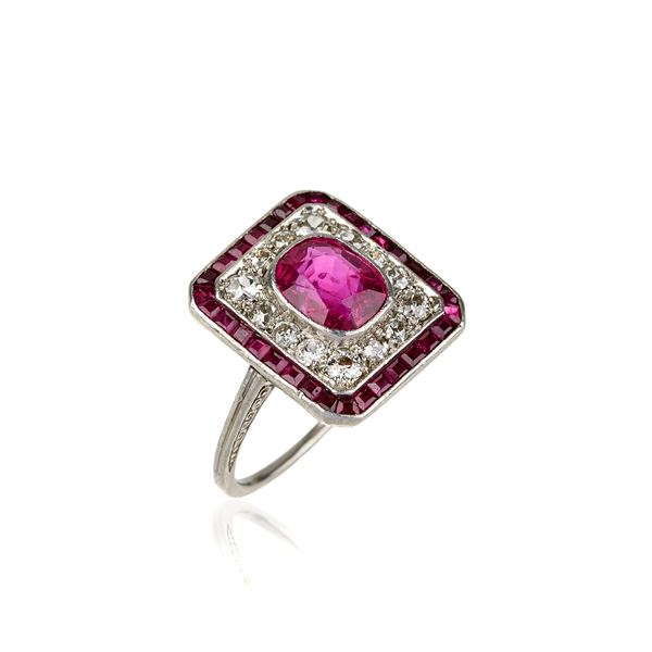 Ring in 18 kt white gold, diamonds and natural Burmese rubies