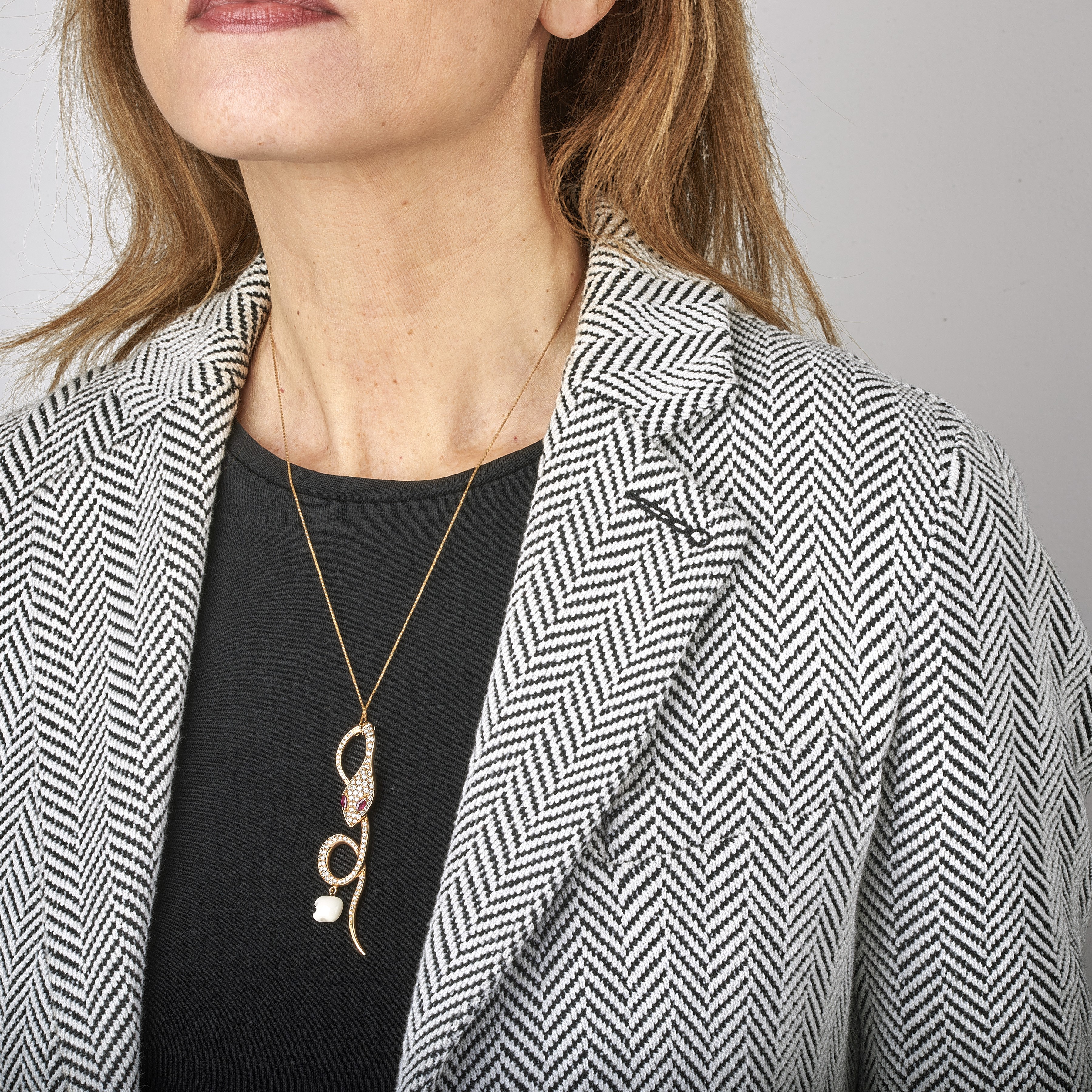 Pendente Serpente con catena in oro rosa 18 kt, diamanti e rubini