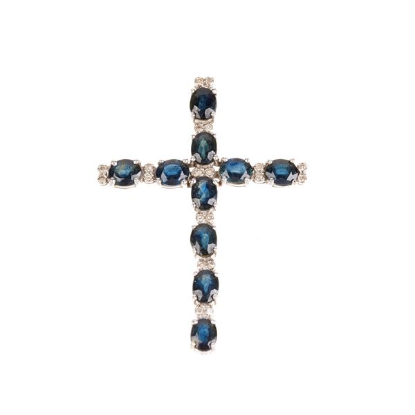 Cross in 18 kt white gold, diamonds and green sapphires