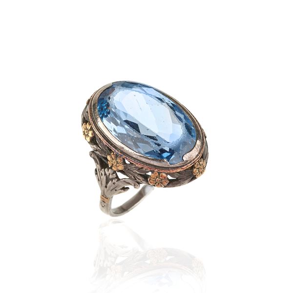 Large ring in silver, 9 kt gold and light blue synthetic spinel
