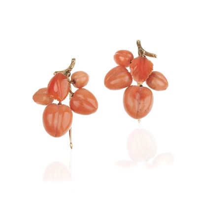 Paio di Orecchini Pendenti in Oro Rosa 18 Kt e Corallo Rosso Scolpito Come Foglie