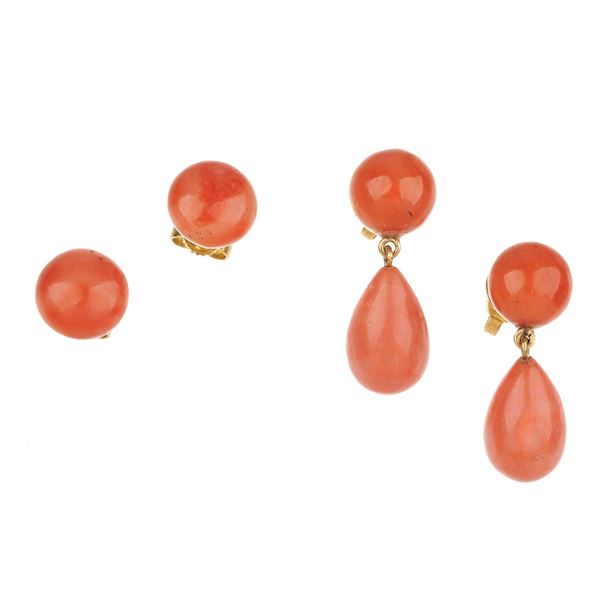 Pair of 18 kt yellow gold and pink coral drop earrings and another stud earrings