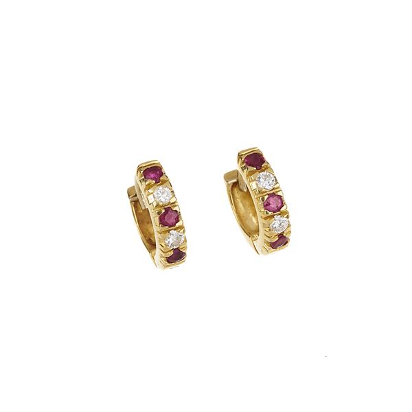 Pair of semicircle earrings in yellow gold, diamonds and rubies