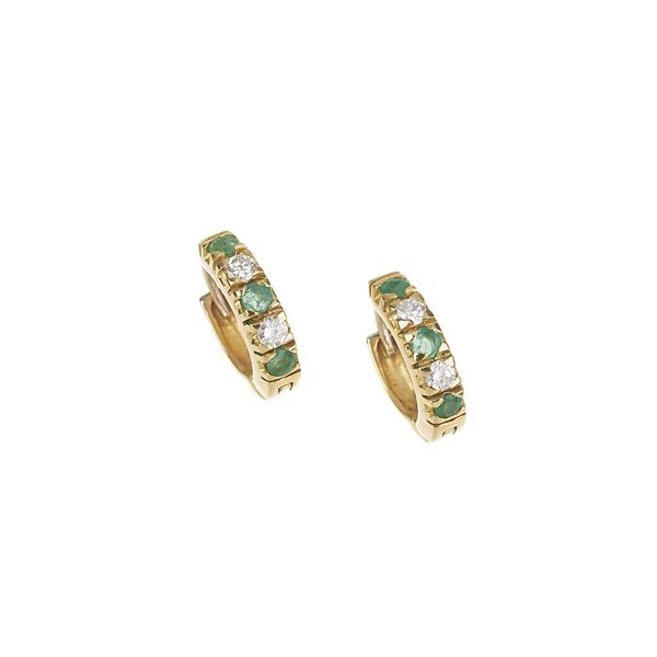 Pair of semi-circle earrings in yellow gold, diamonds and emeralds