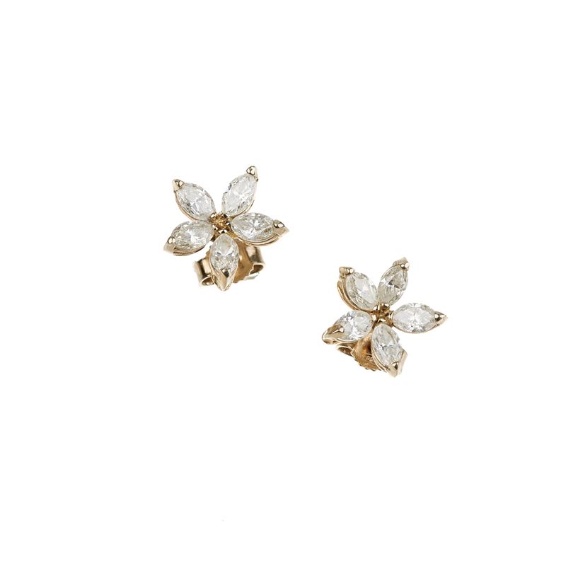 Paio di Orecchini a Fiore in Oro Bianco 18 Kt e Diamanti