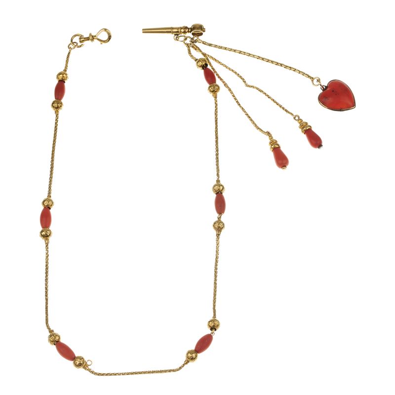 Catena da Orologio con Pendenti e Chiavetta in Oro Giallo 18 Kt e Corallo Rosso