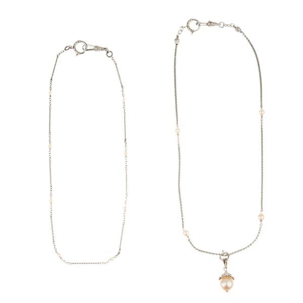 Watch chain in white gold and pearls, with a pendant pearl and another in white gold and micropearls