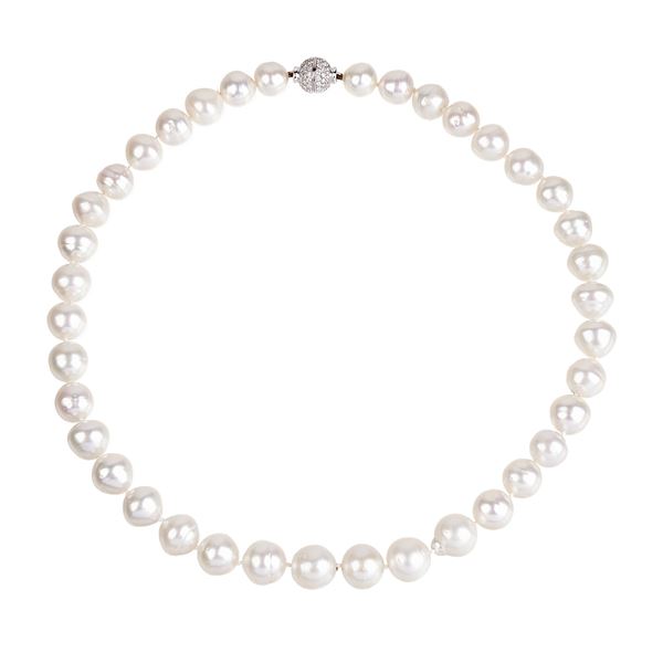 Necklace in Australian pearls, 18 kt white gold and diamonds