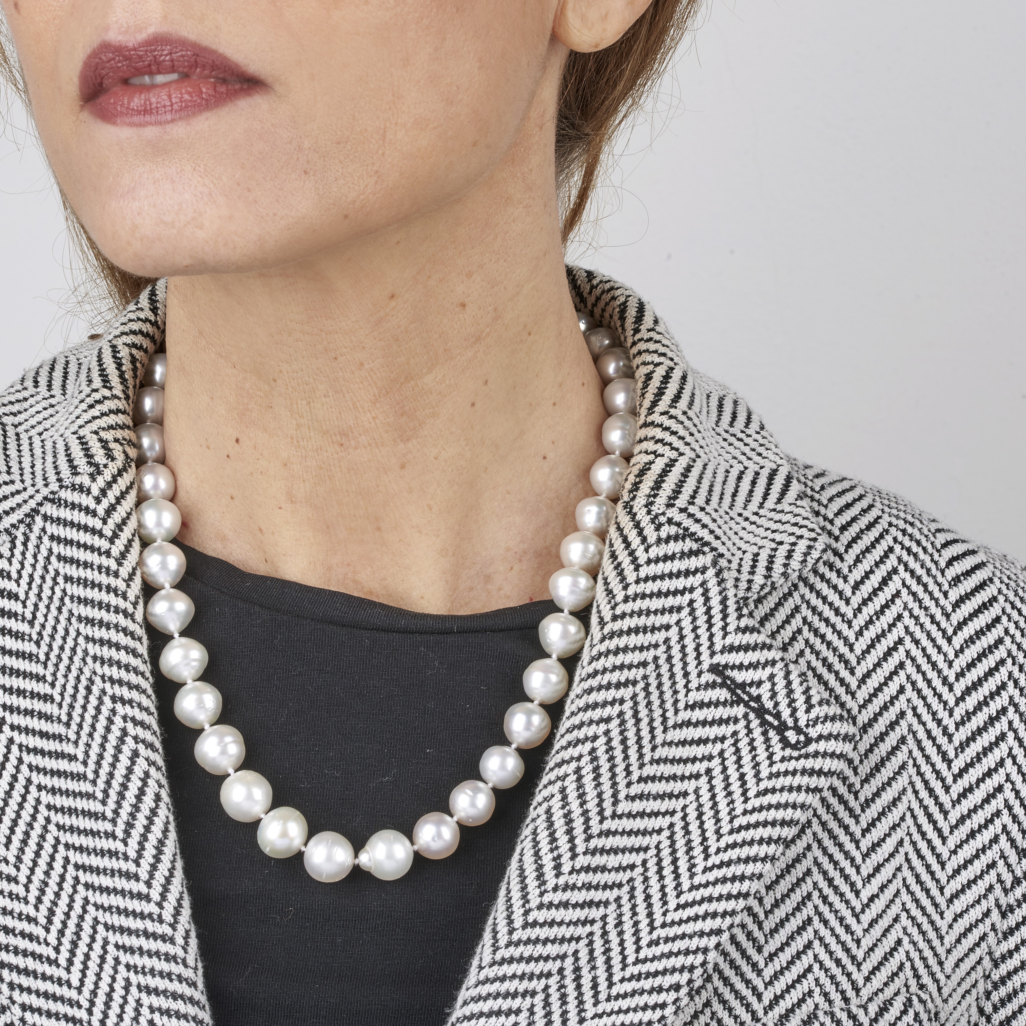 Collana in perle australiane, oro bianco 18 kt e diamanti