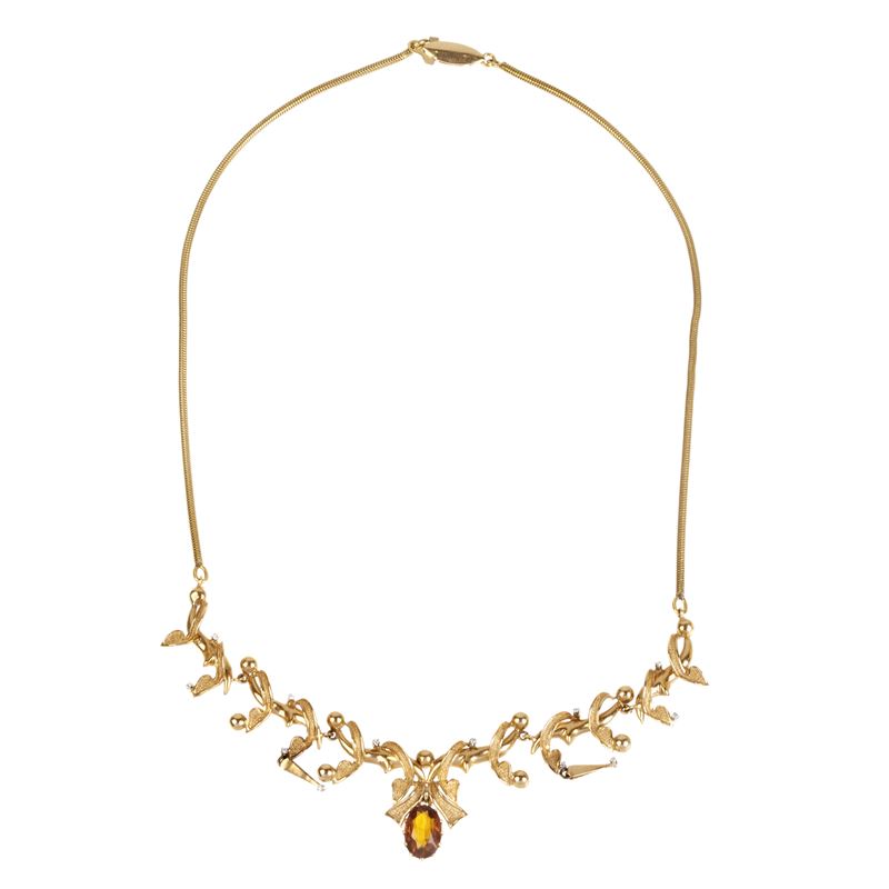 Girocollo di ispirazione floreale in oro giallo 18kt, diamanti e quarzo arancione