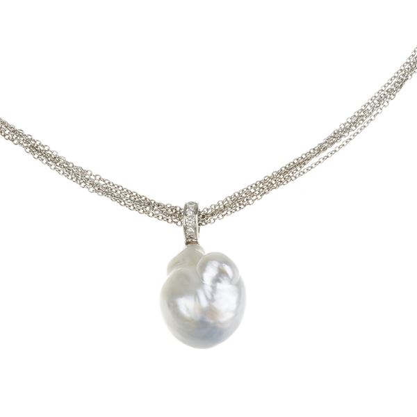 Girocollo millefili in oro bianco 18 kt, diamanti e perla scaramazza pendente