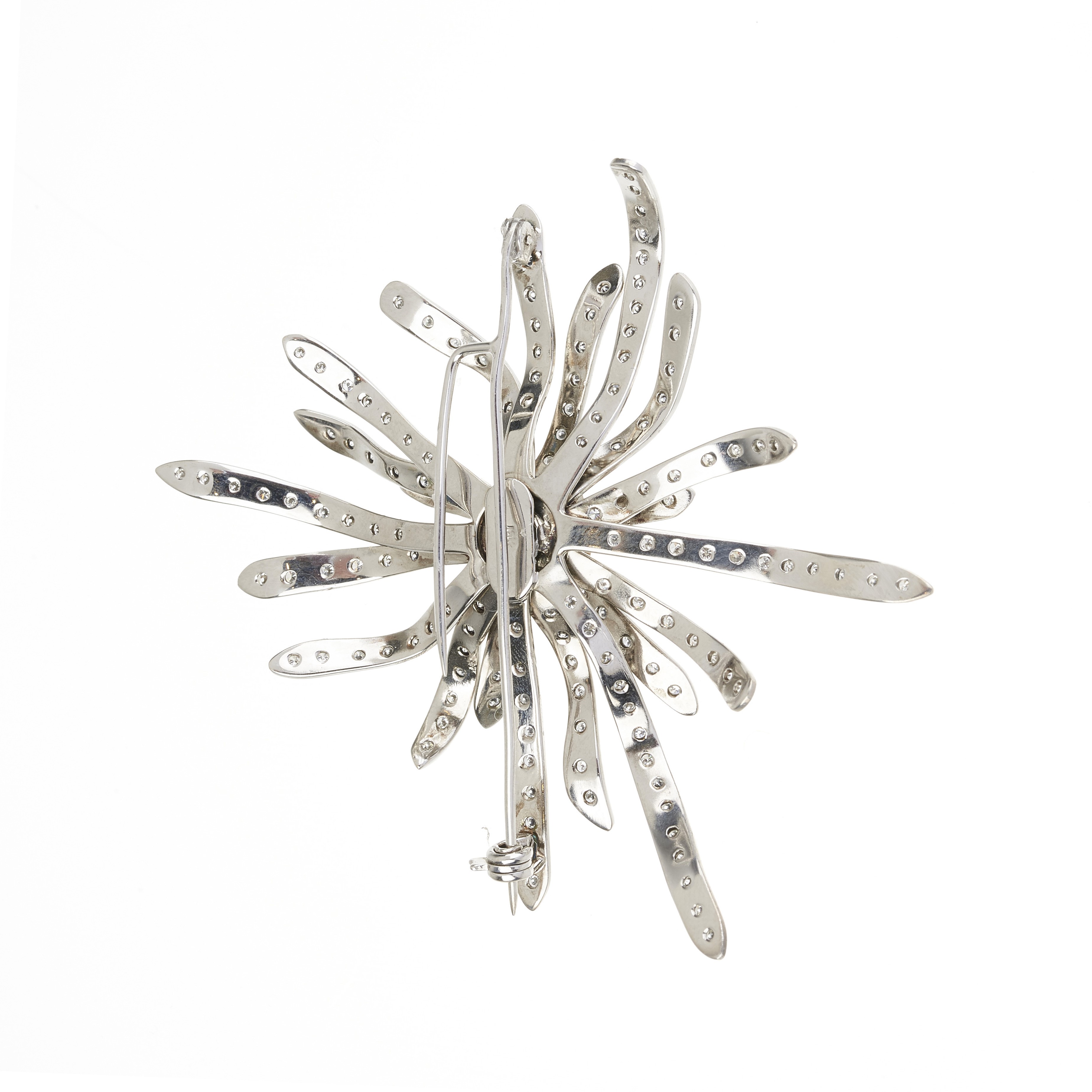 Grande Clip Anemone in oro bianco 18 kt e diamanti