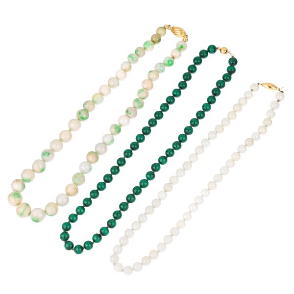 Two necklaces in jadeite and 18 kt yellow gold and another in malachite and 18 kt yellow gold  (Sixties)  - Auction Auction of Antique and Modern Jewelry and Wristwatches - Curio - Casa d'aste in Firenze