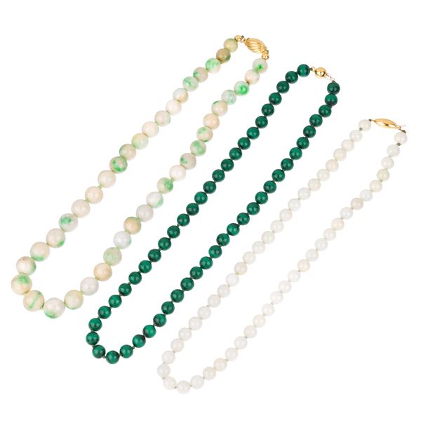 Two necklaces in jadeite and 18 kt yellow gold and another in malachite and 18 kt yellow gold  (Sixties)  - Auction Auction of Antique and Modern Jewelry and Wristwatches - Curio - Casa d'aste in Firenze