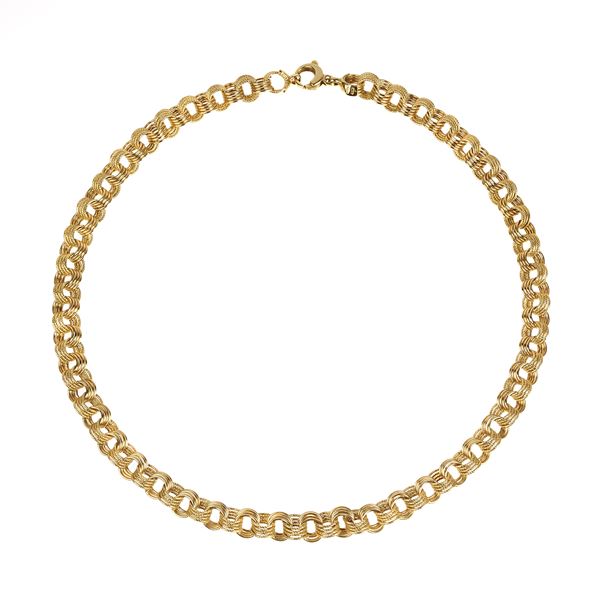 18 kt yellow gold necklace partly engraved with intertwined links