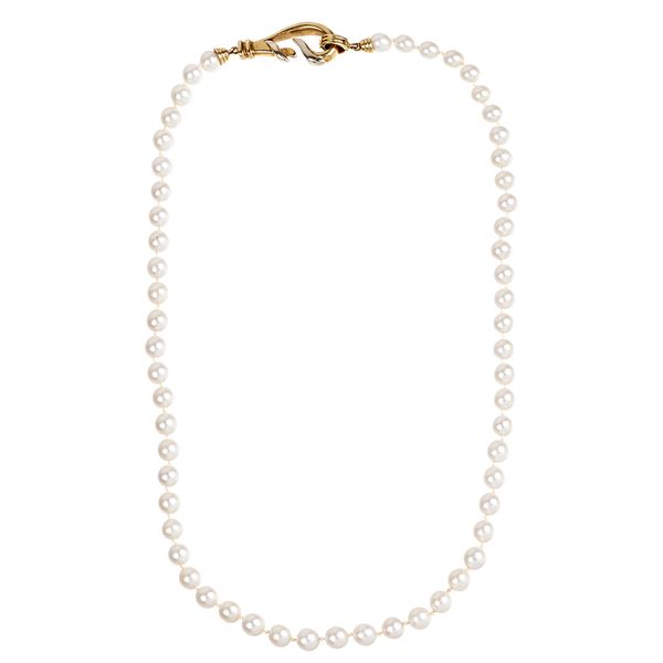 Choker in cultured pearls and 18 kt yellow and white gold