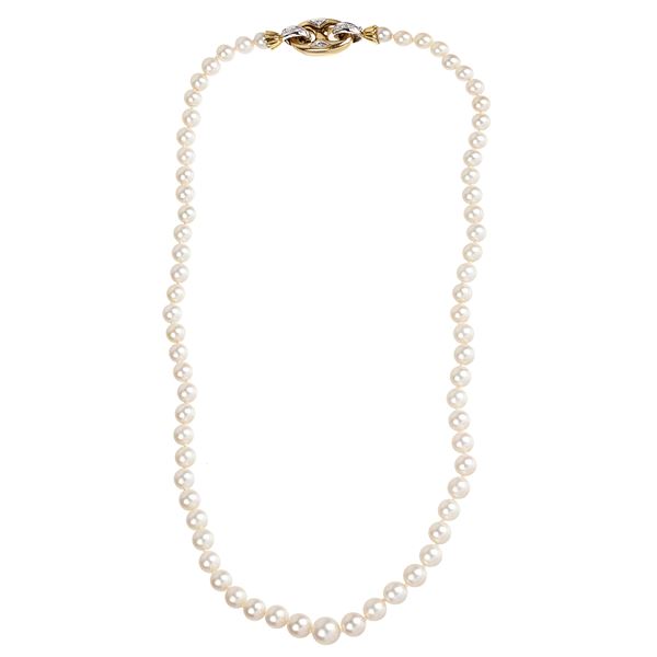 Choker in cultured pearls and 18 kt yellow and white gold and diamonds