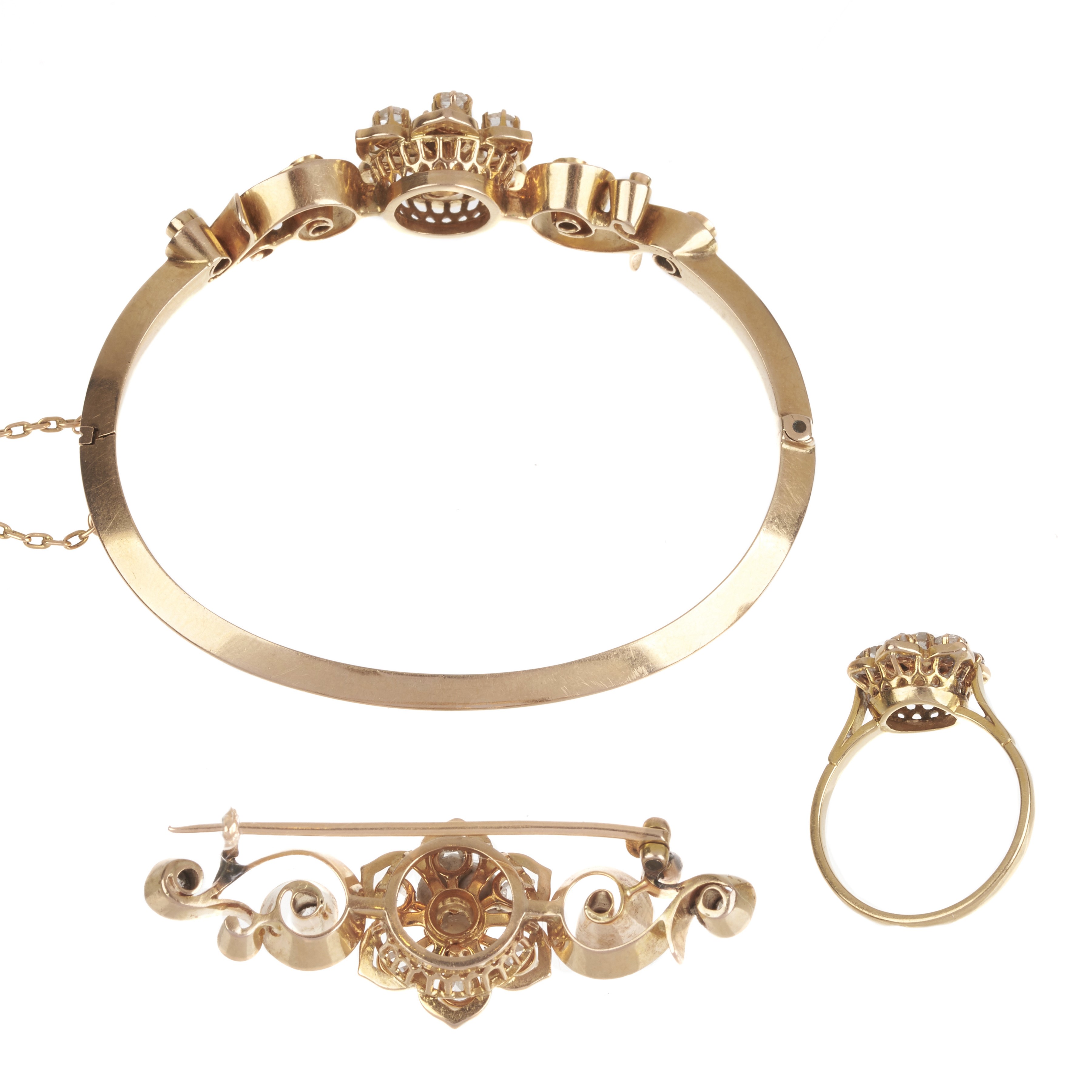 Spilla a barretta, bracciale rigido e anello in oro rosa 18 kt e diamanti