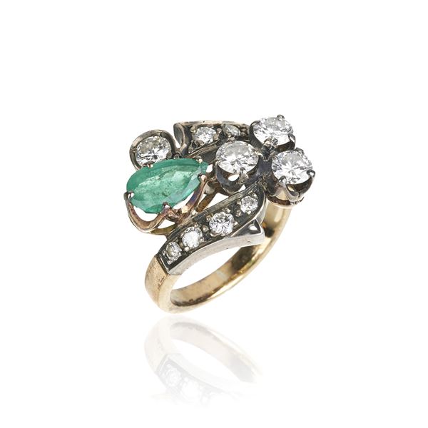 Ring in 18 kt yellow gold, silver, diamonds and emerald