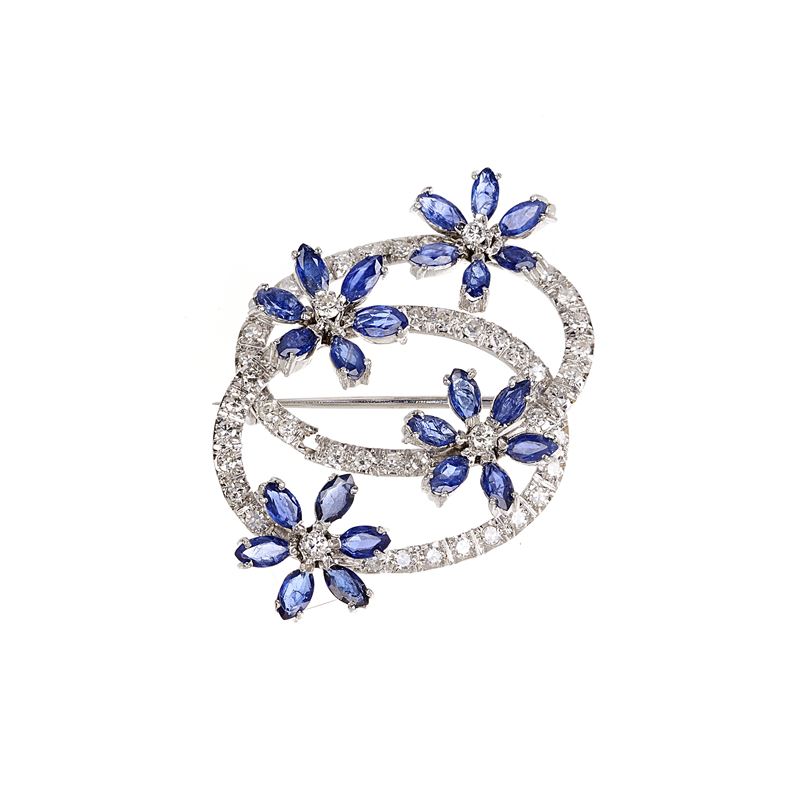 Spilla floreale in oro bianco 18 kt, diamanti e zaffiri